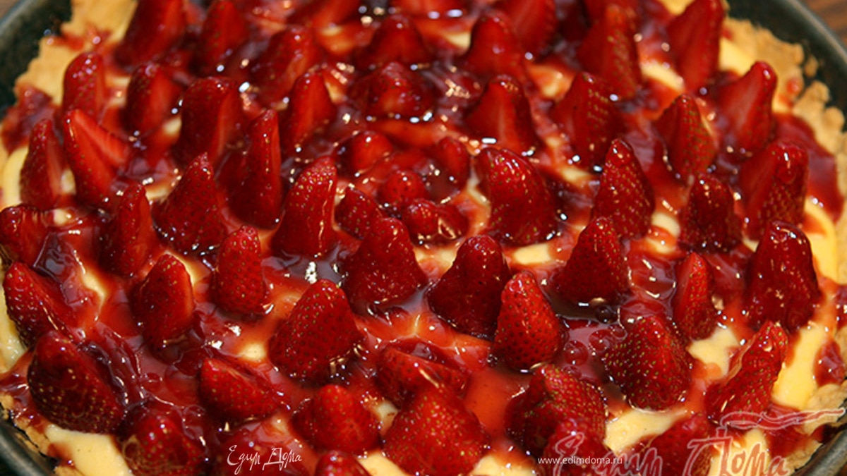 Клубничный торт с ванильным кремом