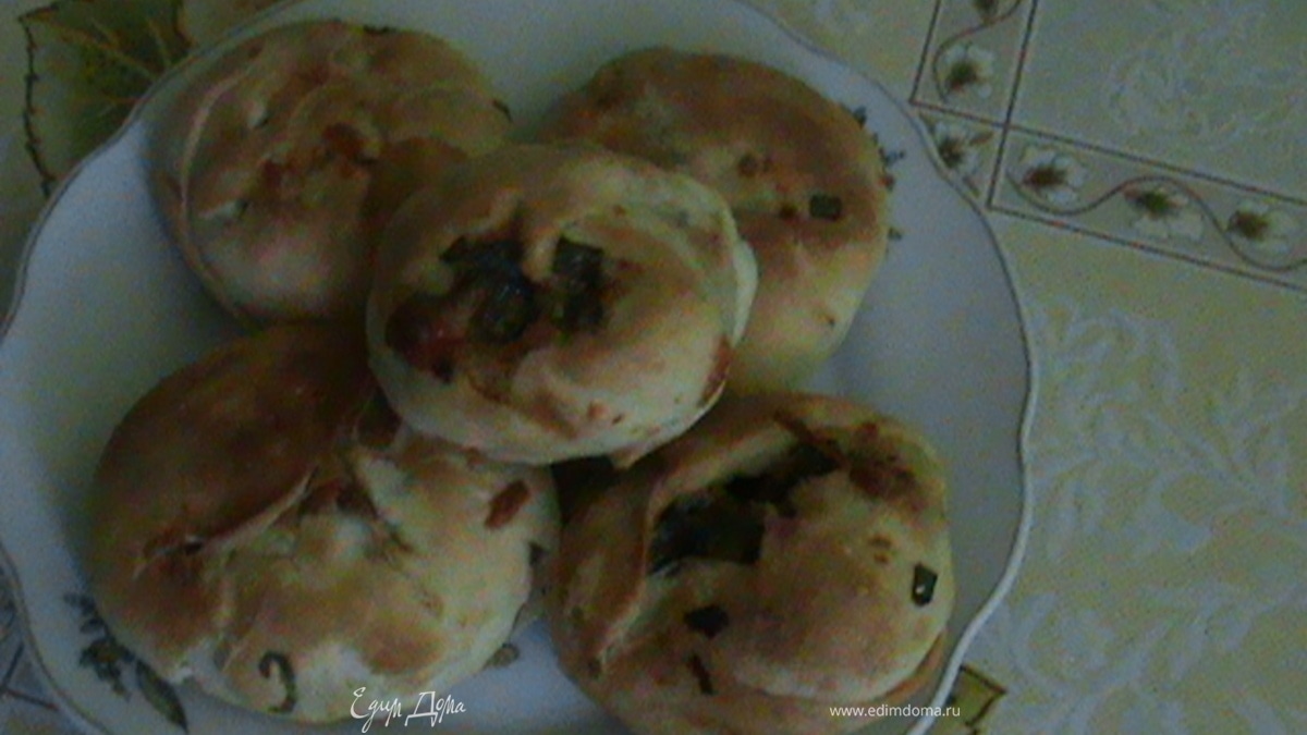 Пирожки с сыром и зеленым луком