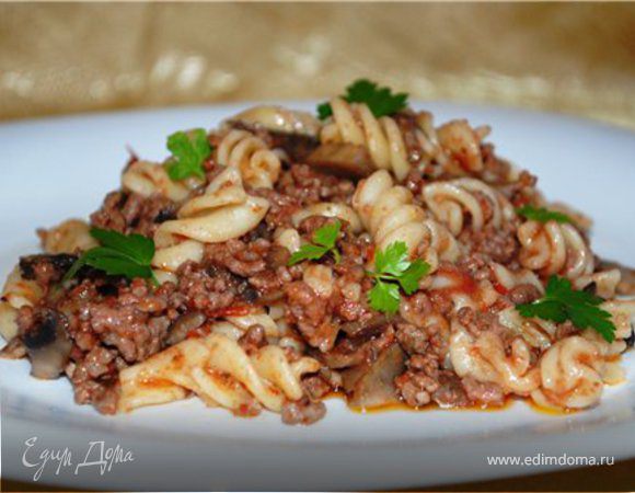 Чили из говядины с макаронами