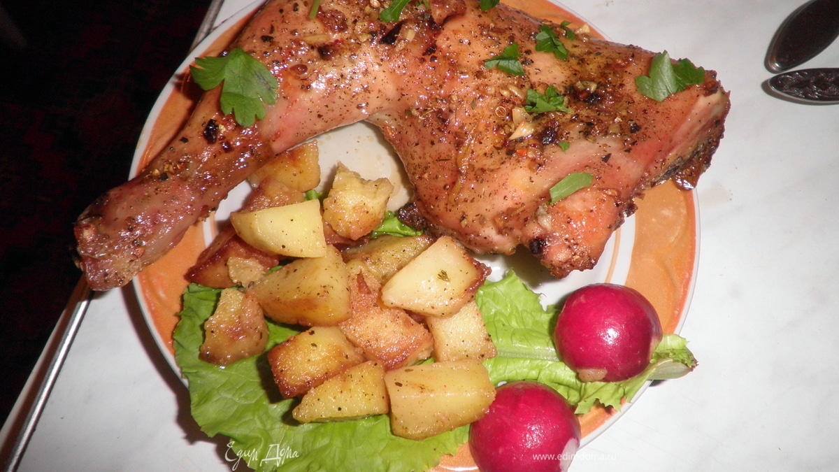 Запеченые куриные окорочка с картофелем
