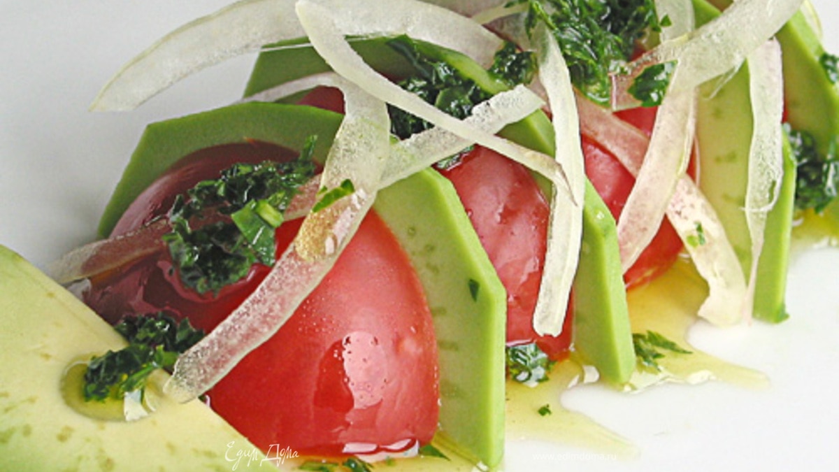 Салат из авокадо с томатами