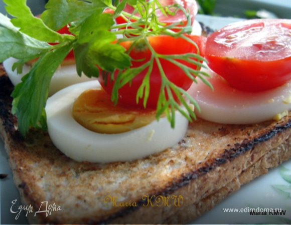 Хлебцы с томатом и яйцом