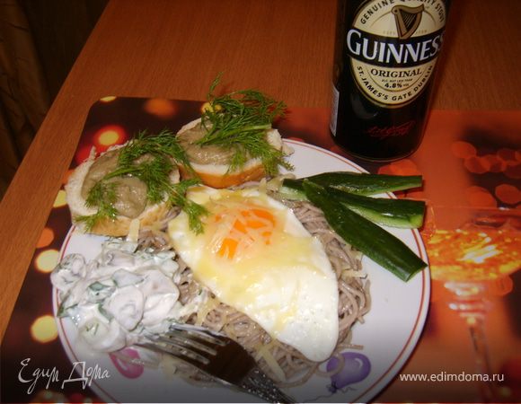 Гречневая лапша с козьим сыром и фундуком