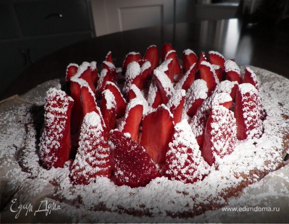 Миндально-клубничный торт