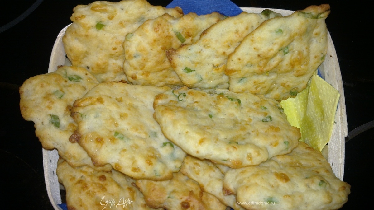 Печенье с сыром и зеленым луком