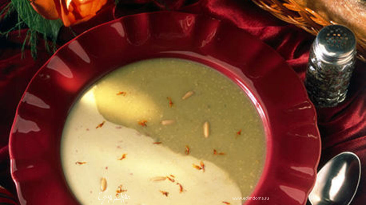 Суп-крем из спаржи с кедровыми орехами и шафраном