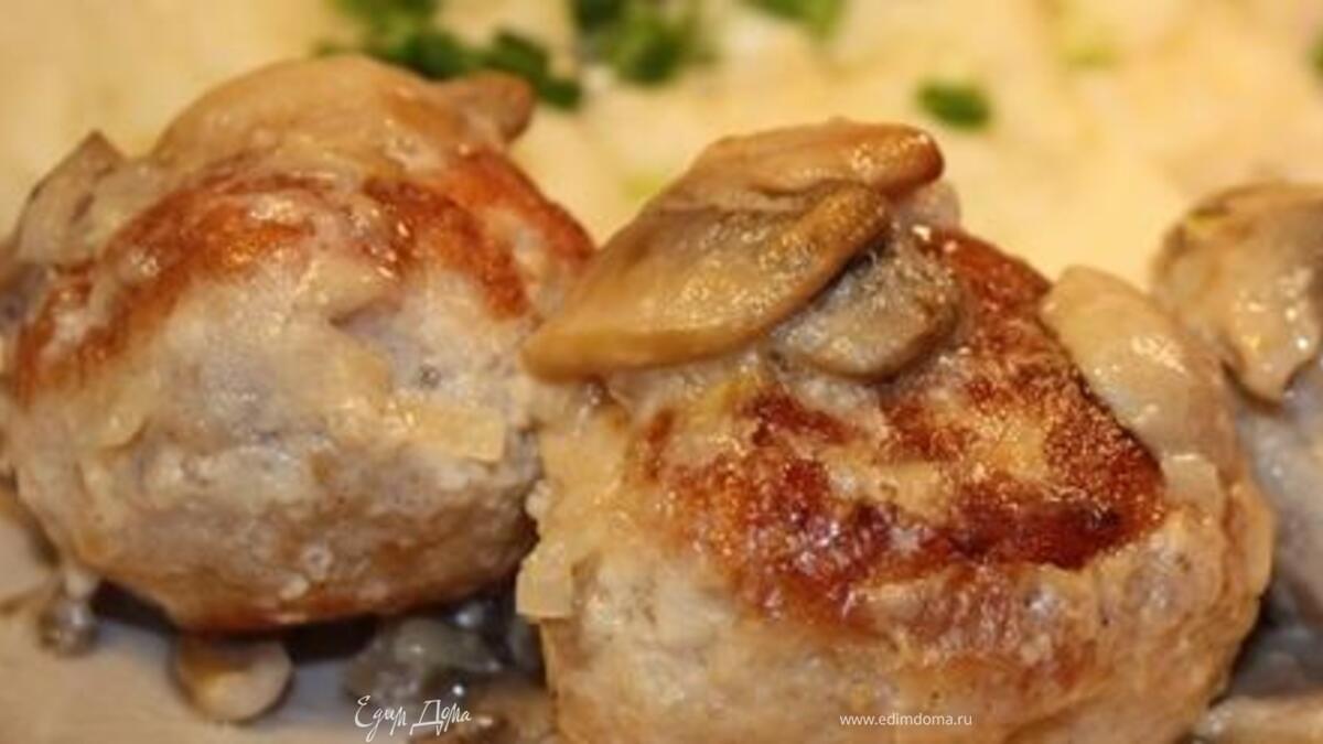 Тефтели под грибным соусом