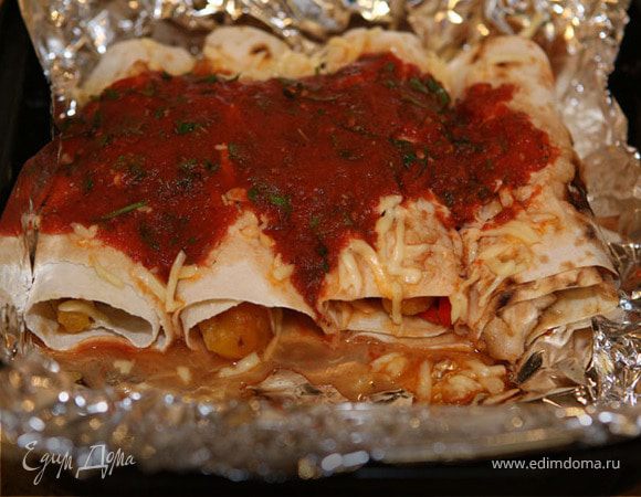 Буррито с индейкой, помидорами и сыром