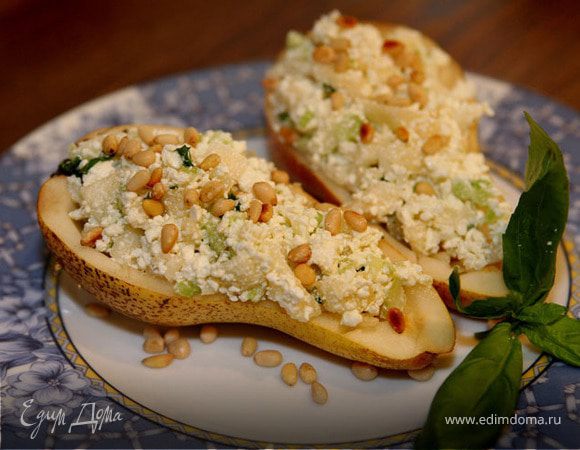 Груши с творогом, сельдереем и кедровыми орешками Груши с творогом, сельдереем и кедровыми орешками