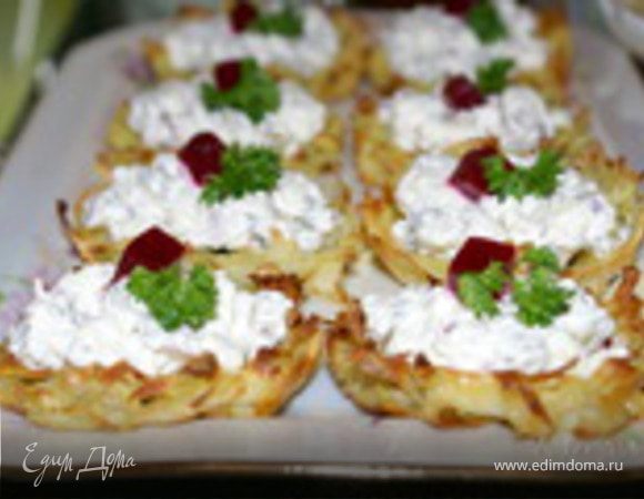 Хрустящие картофельные корзиночки с селёдкой Хрустящие картофельные корзиночки с селёдкой
