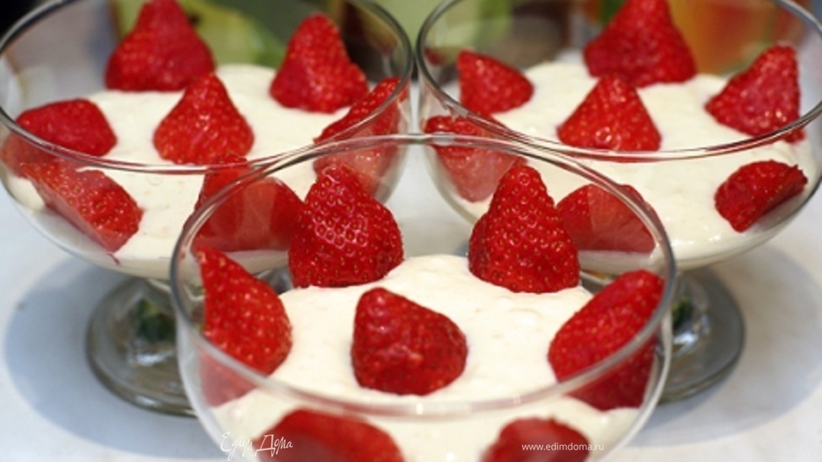 Десерт с клубникой