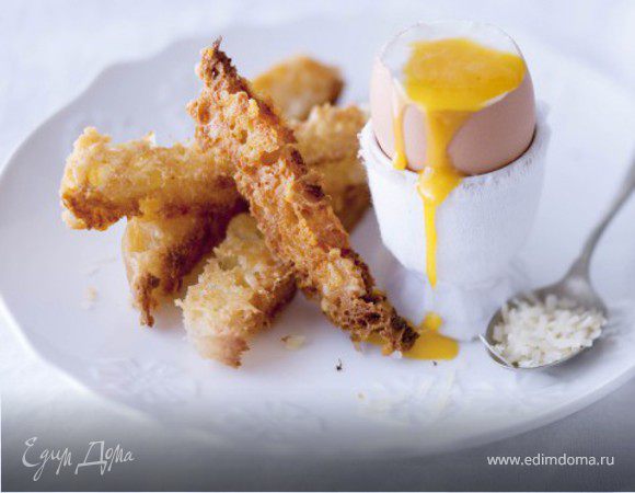 Тосты из сыра пармезан с яйцами