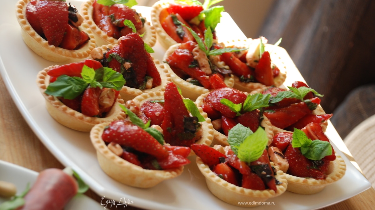 Клубника с сыром с плесенью