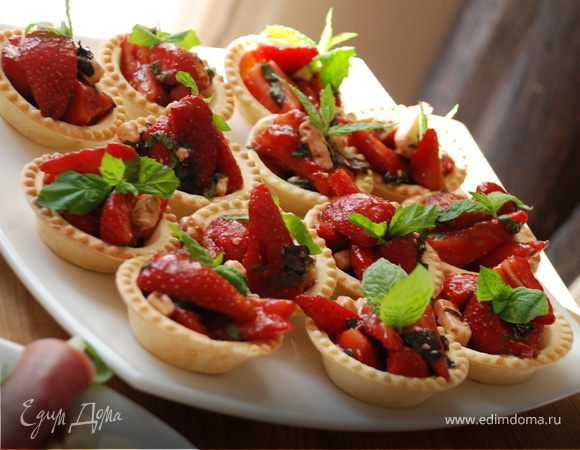 Клубника с сыром с плесенью