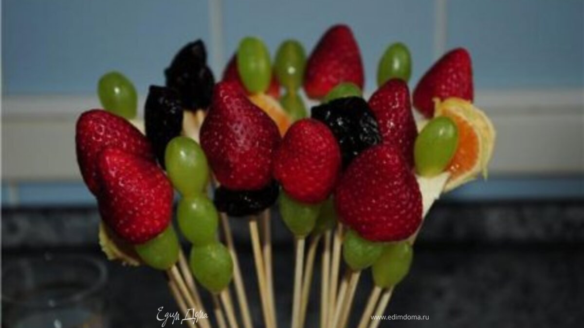 Фрукты в шоколаде