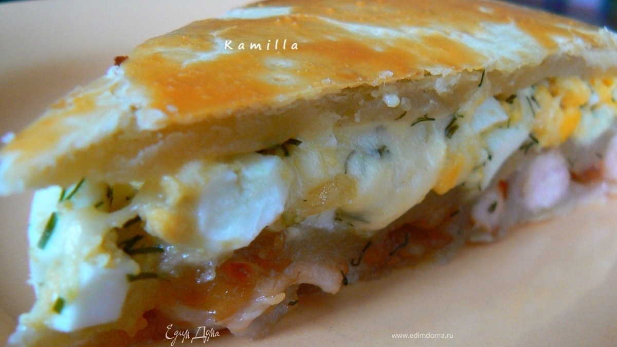 Пирог с мясом, луком, яйцами и сыром