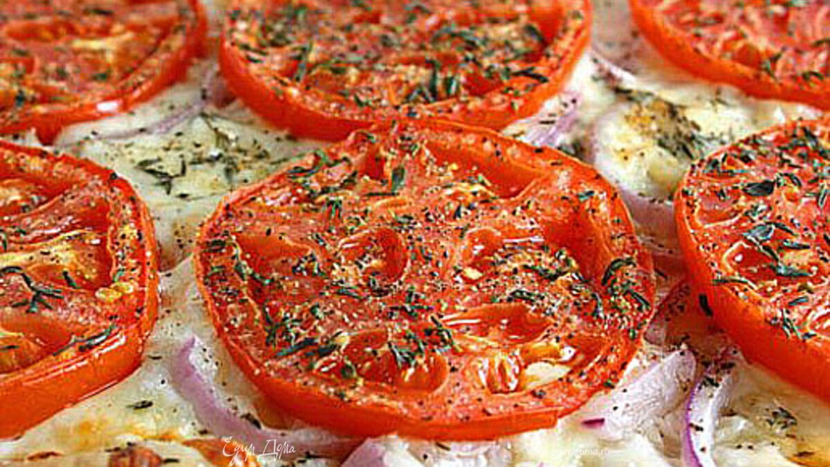 Слоеный пирог с помидорами