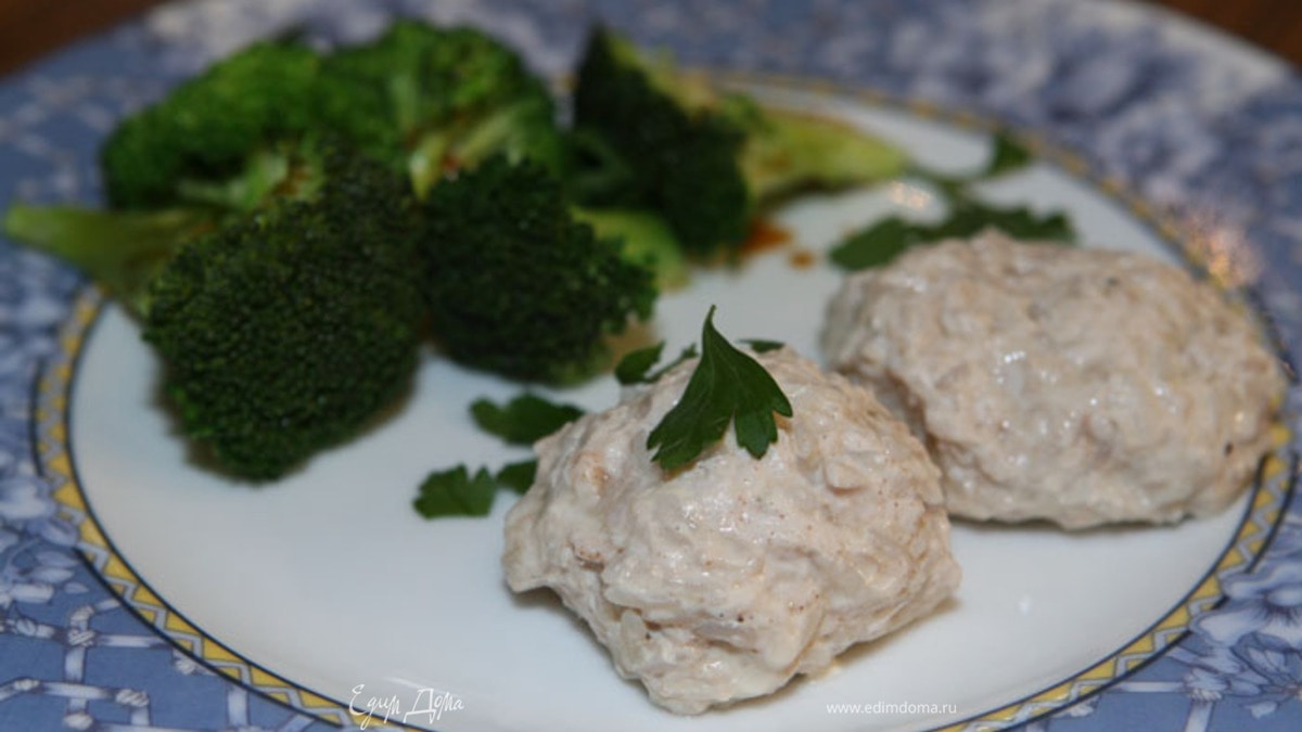 Паровые котлетки из индейки с брокколи