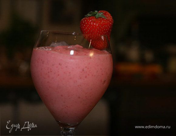 Ягодно-банановый коктейль на завтрак Ягодно-банановый коктейль на завтрак