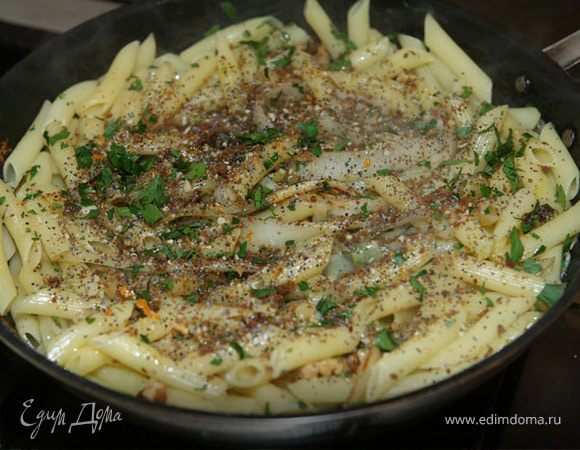 Пенне с карамелизированным цикорием и жареными грецкими орехами 