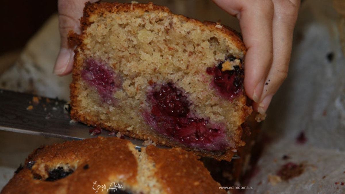 Пирог с ежевикой на сметане