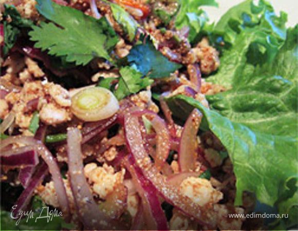 Таиландский горячий салат с курицей Таиландский горячий салат с курицей
