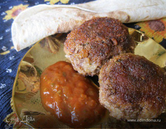 Мясные коконы из говядины с курицей, изюмом и грецкими орехами