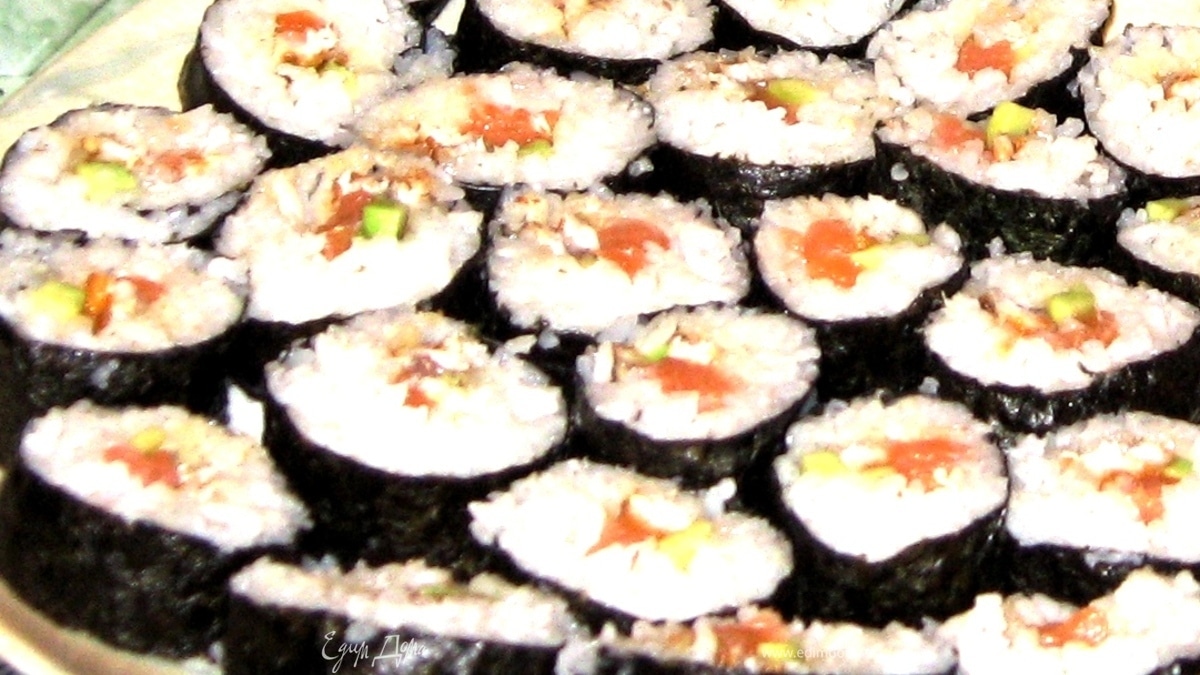 Ролл с угрём и лососем