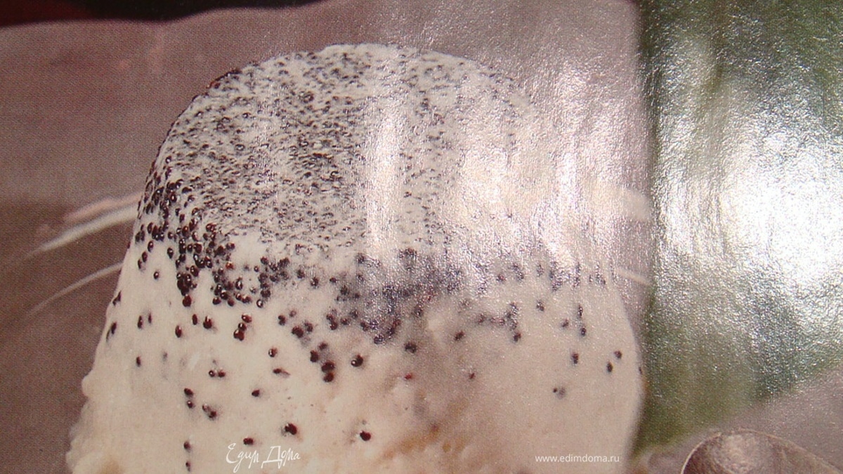 Маковый мусс с соусом из кураги