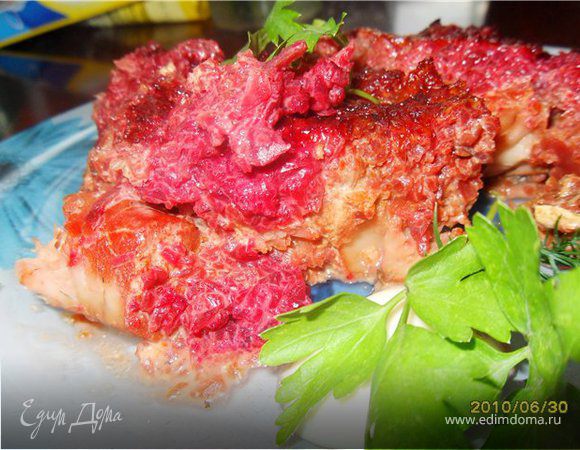 Рыбка, запеченная под шубкой из свеклы