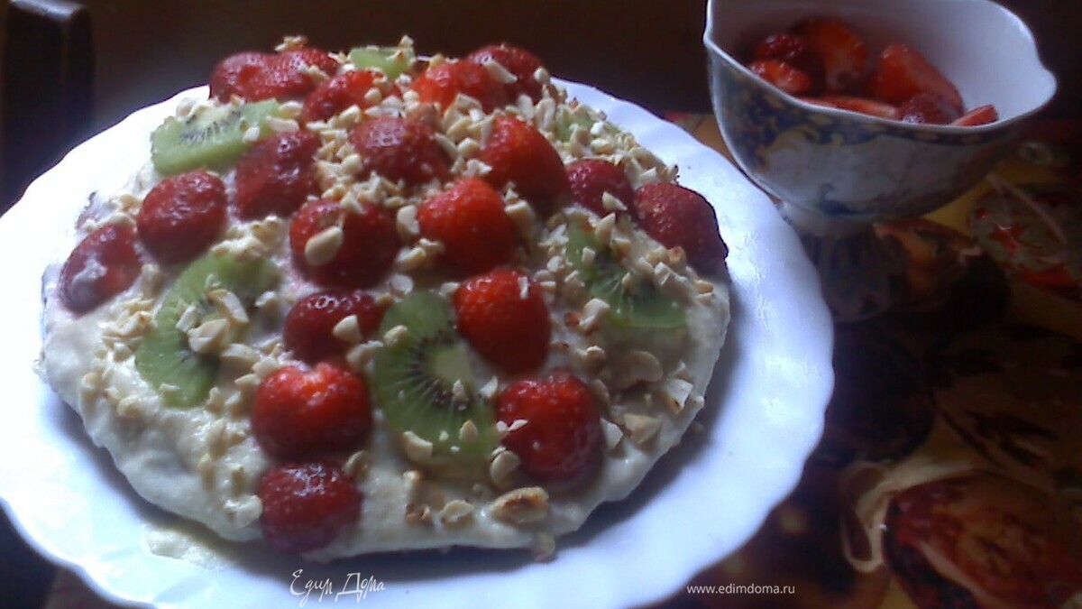 Торт "Клубнично-ореховая радость"