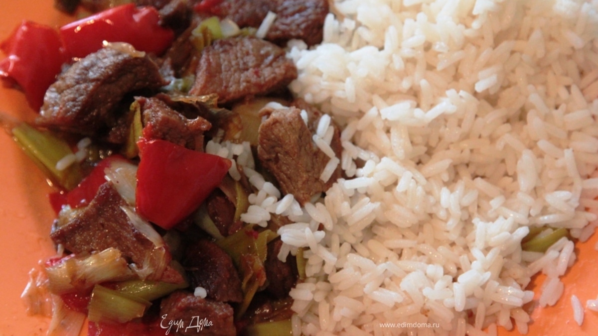 Мясо с луком пореем под соевым соусом