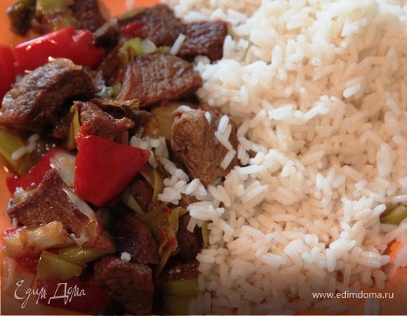 Мясо с луком пореем под соевым соусом Мясо с луком пореем под соевым соусом