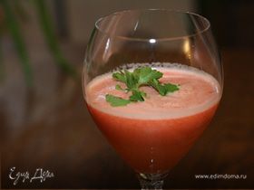 Морковно-томатный сок с имбирем и петрушкой