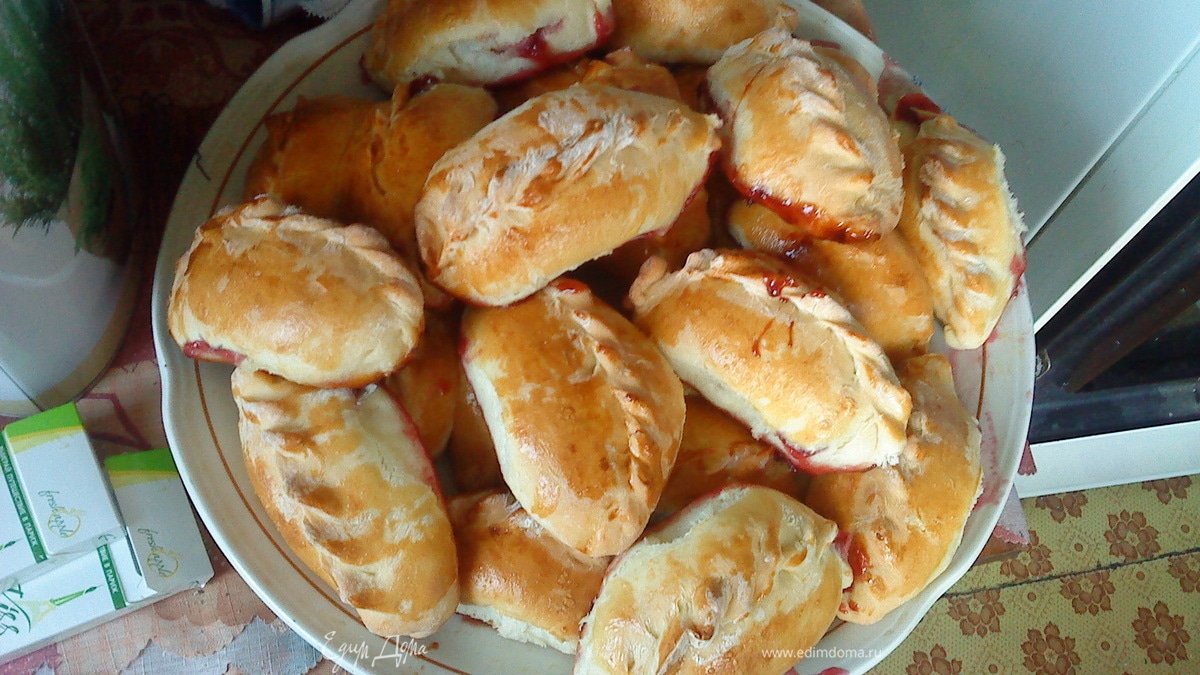 Пирожки с вишней