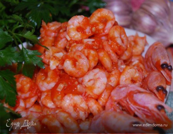 Креветки с помидорами и чесноком 