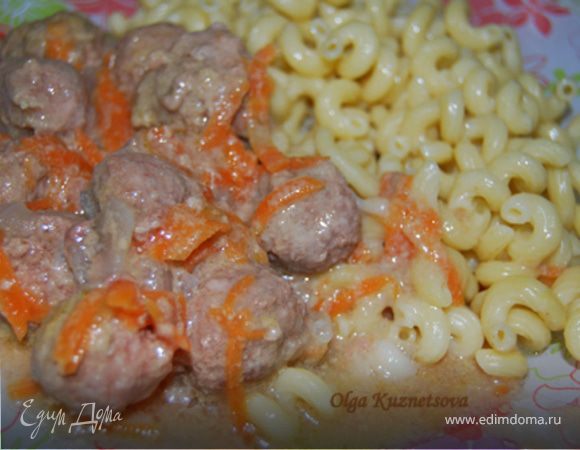 Тефтели в молочном соусе с макаронами 