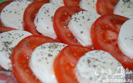 Рецепт Салат с моцареллой и помидорами