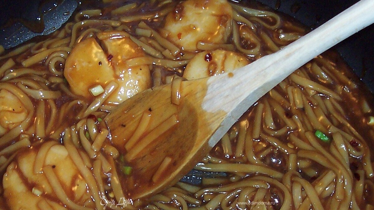 Морские гребешки с рисовыми макаронами