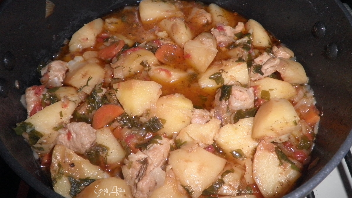 Свинина, тушеная в пиве с картофелем