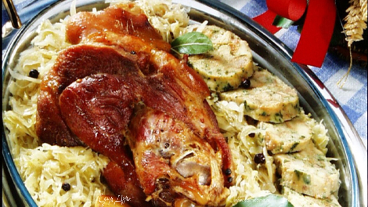 Рулька с жареной капустой