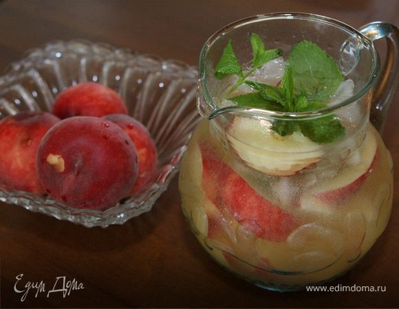 Сангрия из белого вина с персиками Сангрия из белого вина с персиками