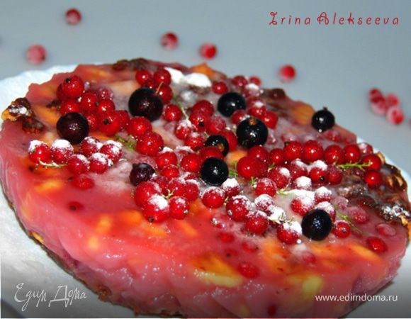 Банановый торт с красной смородиной Банановый торт с красной смородиной