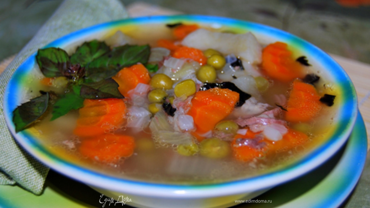 Суп из тушенки с базиликом