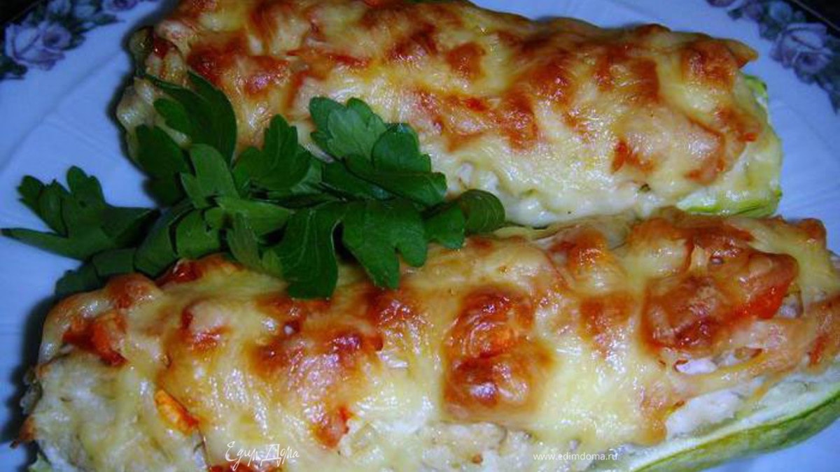 Кабачки, фаршированные курицей