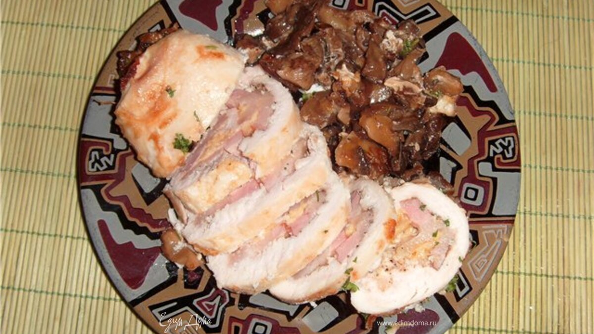 Рулетики из куринной грудки с гарниром из вешенок
