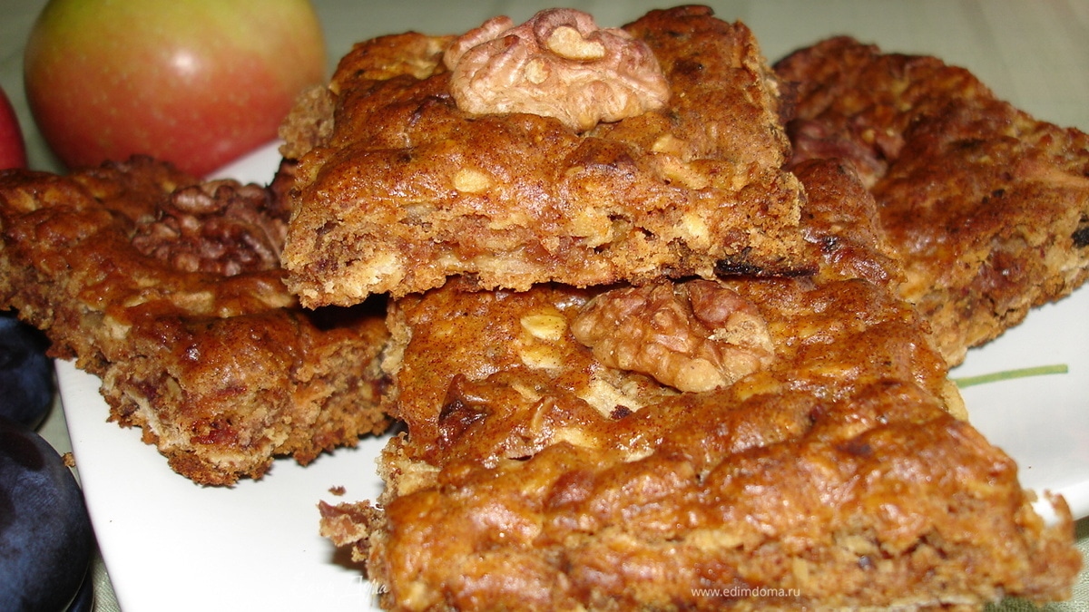 Печенье с яблоками, финиками и грецкими орехами