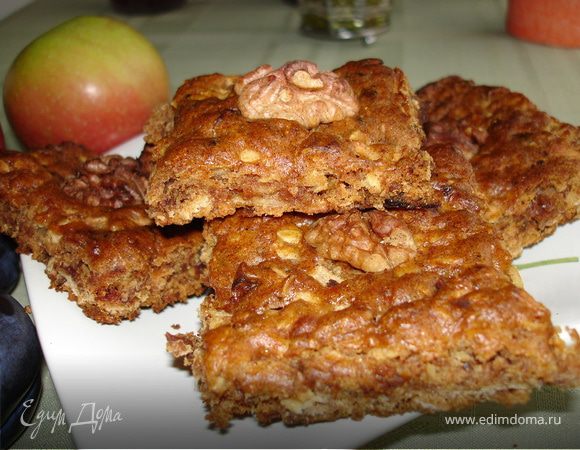 Печенье с яблоками, финиками и грецкими орехами