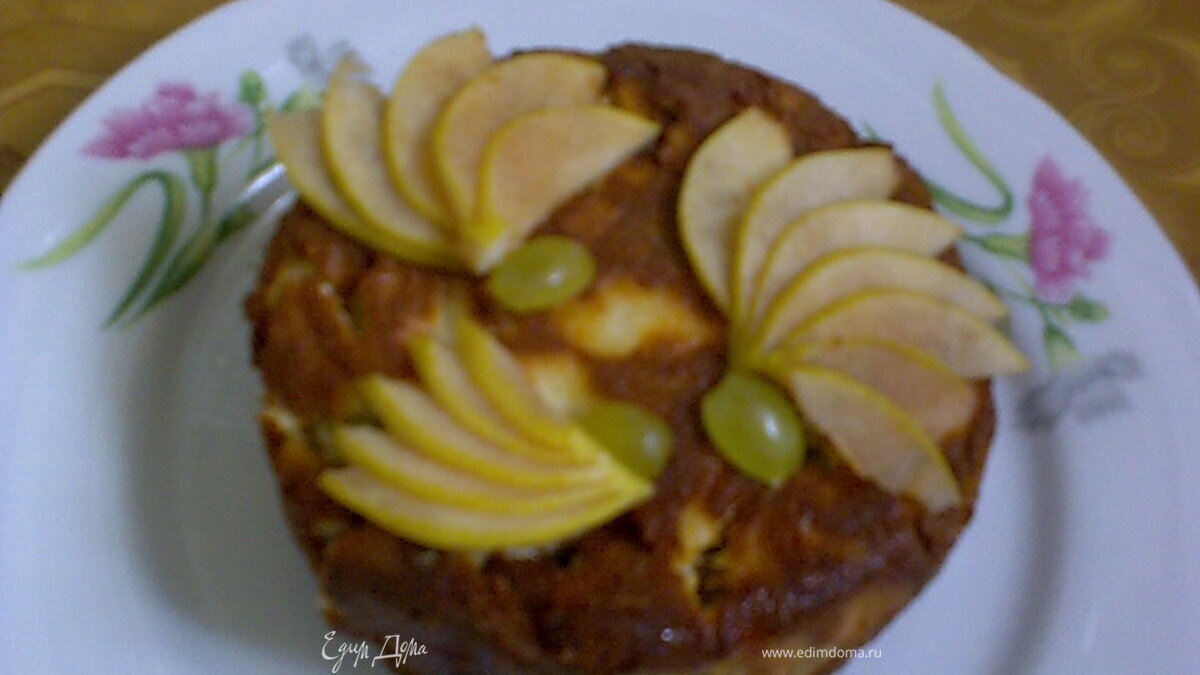 Запеканка с виноградом и печеньем