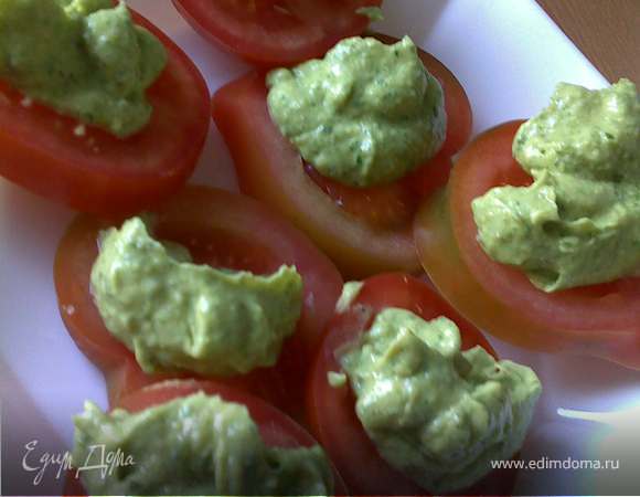 Закуска из помидор и авокадо